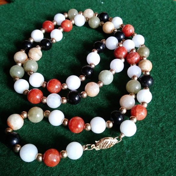 14 kt. Multi color jade necklace - Picture 6 of 8